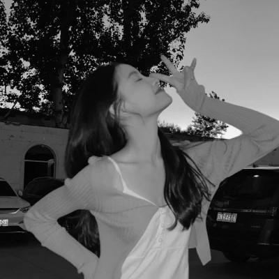 120张唯美意境清新好看的黑白女头图片，黑白梦境