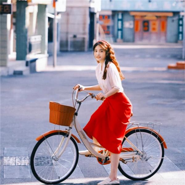 红色主题头像女生 高清有意境的红色唯美图片女生头像