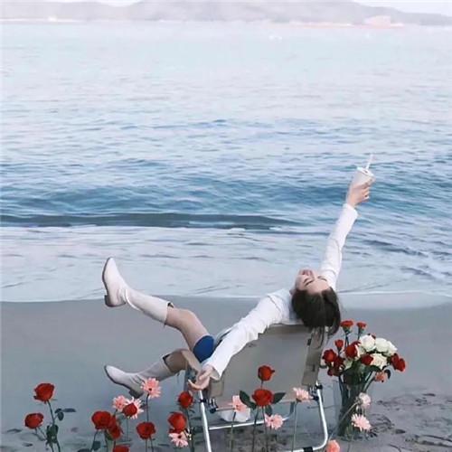 看上去就很自由的氛围感女生头像图片32张