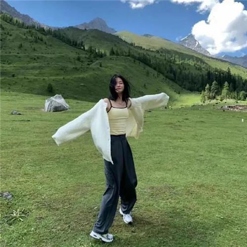 看上去就很自由的氛围感女生头像图片32张