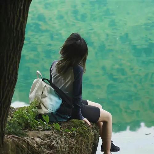 看上去就很自由的氛围感女生头像图片32张