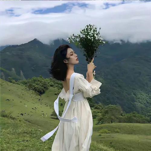 看上去就很自由的氛围感女生头像图片32张