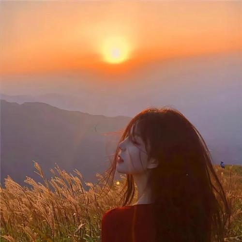 看上去就很自由的氛围感女生头像图片32张