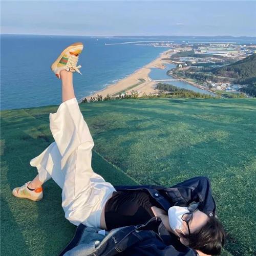 看上去就很自由的氛围感女生头像图片32张