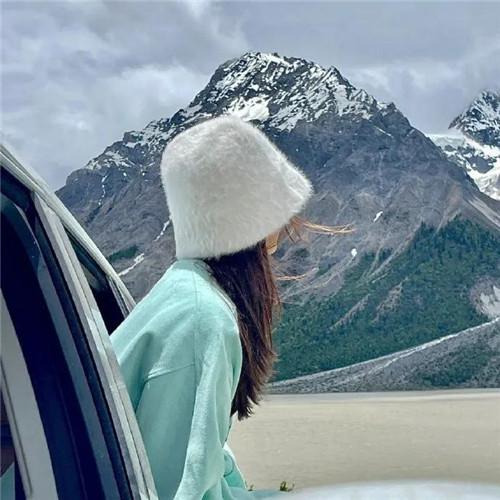 看上去就很自由的氛围感女生头像图片32张