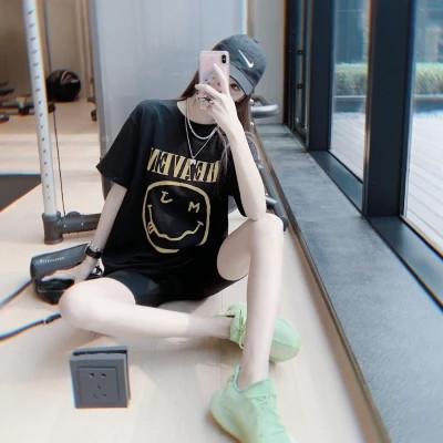 戴帽子女生头像图片大全