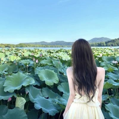 60张最火漂亮背影女生头像图片