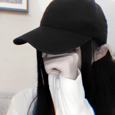 戴帽子女生头像图片大全