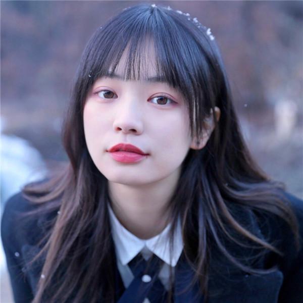 冬天雪中学院风黑色系女生头像图片