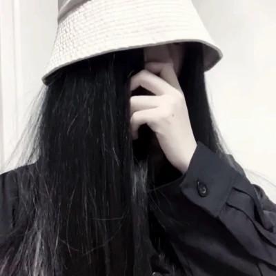 戴帽子女生头像图片大全