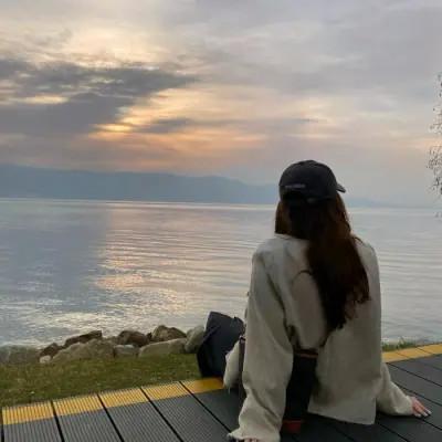 60张最火漂亮背影女生头像图片