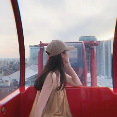 戴帽子女生头像图片大全