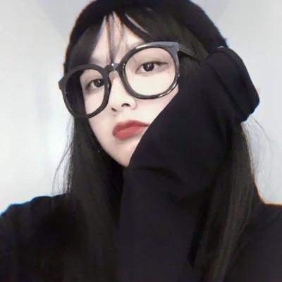 戴帽子女生头像图片大全