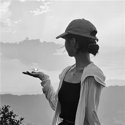 不露脸头像女生背影黑白