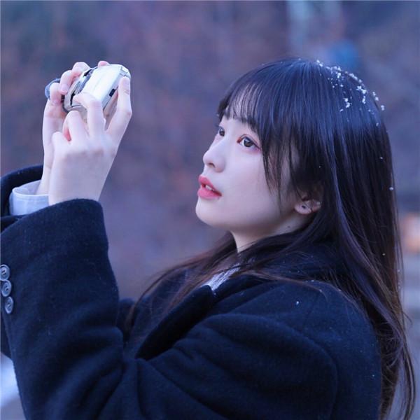 冬天雪中学院风黑色系女生头像图片