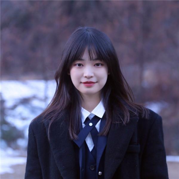 冬天雪中学院风黑色系女生头像图片