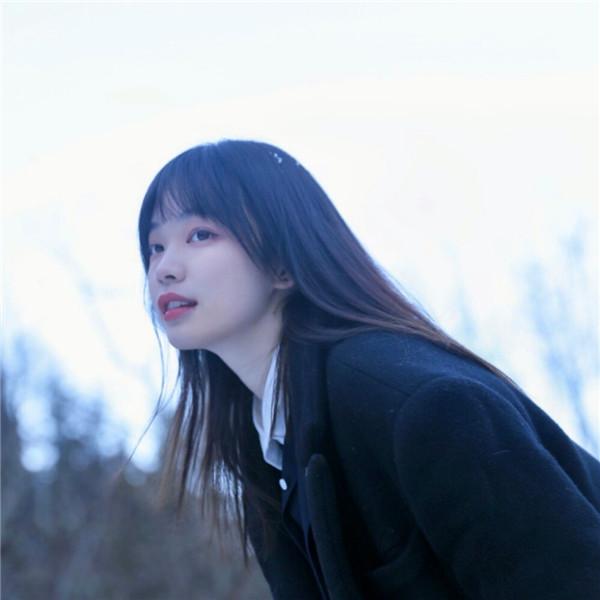 冬天雪中学院风黑色系女生头像图片
