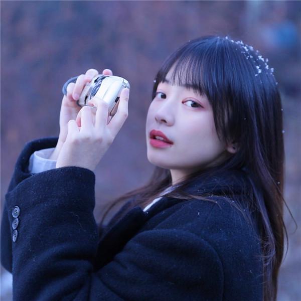 冬天雪中学院风黑色系女生头像图片