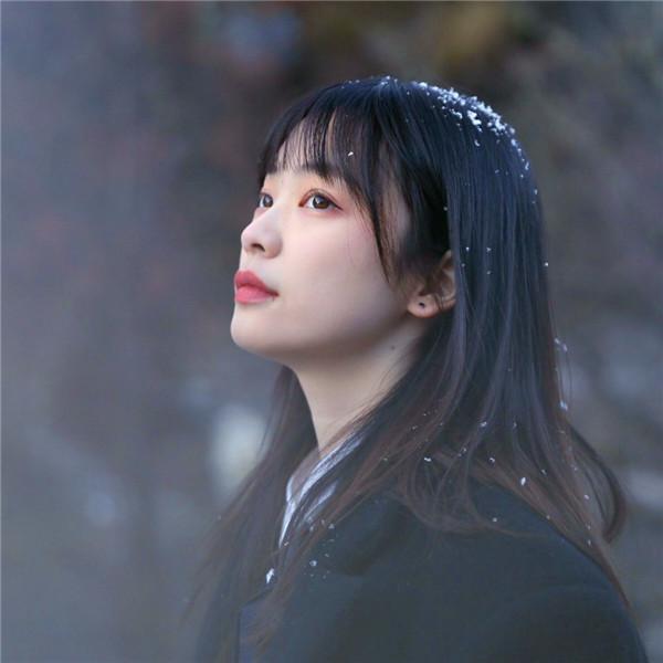 冬天雪中学院风黑色系女生头像图片