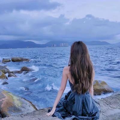 60张最火漂亮背影女生头像图片