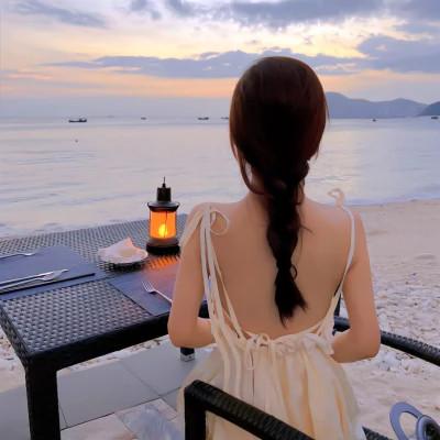 60张最火漂亮背影女生头像图片