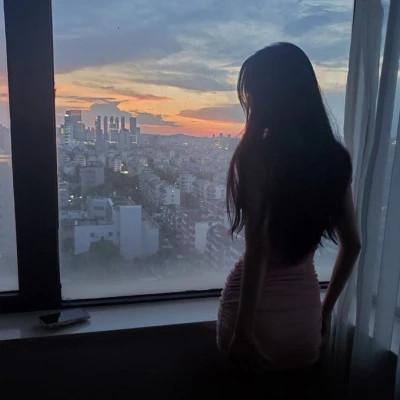 60张最火漂亮背影女生头像图片
