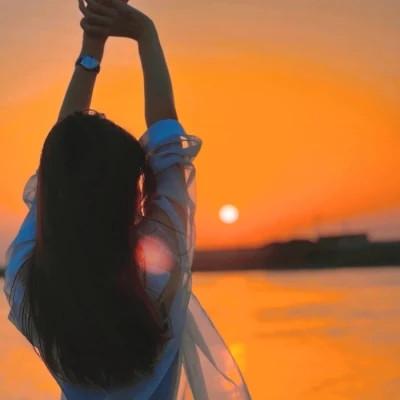 60张最火漂亮背影女生头像图片