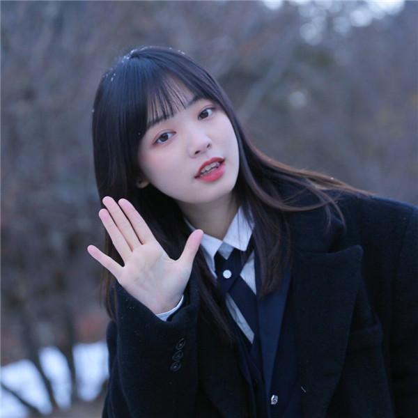 冬天雪中学院风黑色系女生头像图片