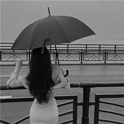 不露脸头像女生背影黑白