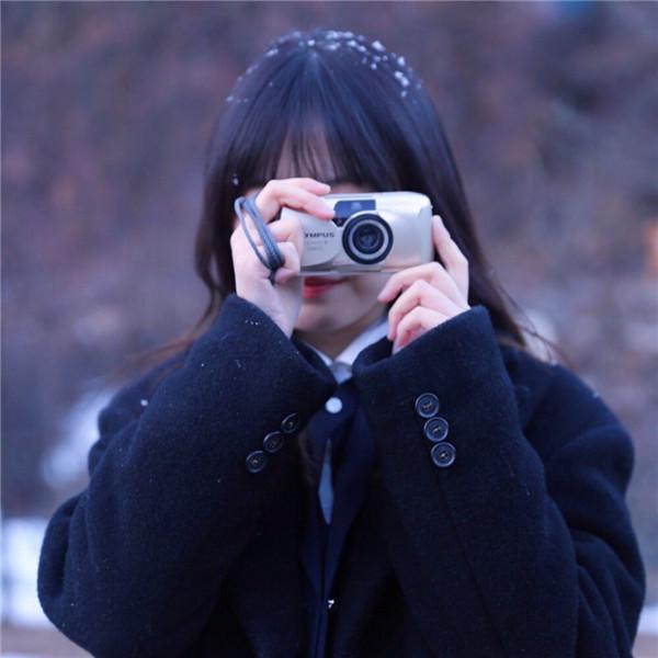 冬天雪中学院风黑色系女生头像图片