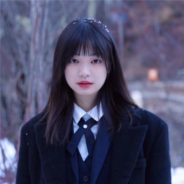 冬天雪中学院风黑色系女生头像图片