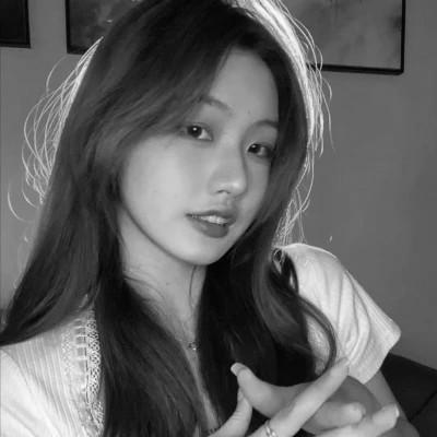 高级头像女氛围感黑白97张