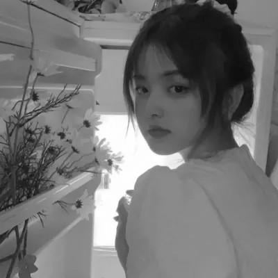 高级头像女氛围感黑白97张