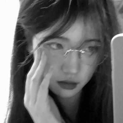 高级头像女氛围感黑白97张