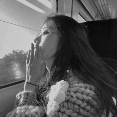 高级头像女氛围感黑白97张