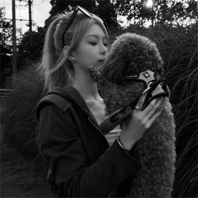 高级头像女氛围感黑白97张