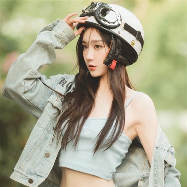 清纯机车摄影女生头像图片
