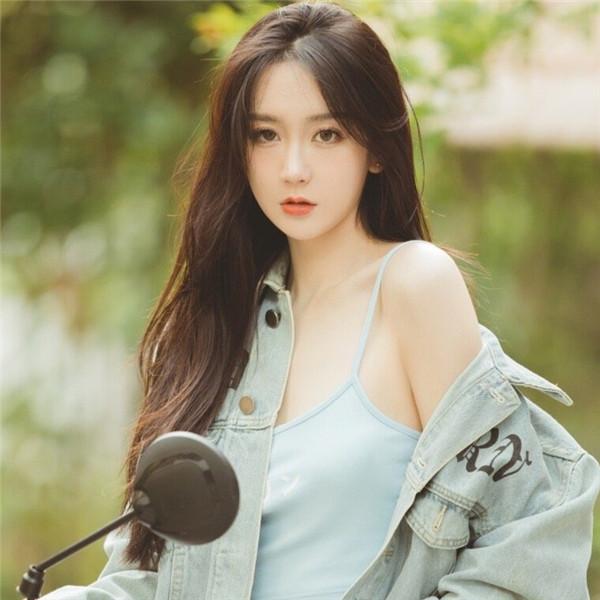 清纯机车摄影女生头像图片
