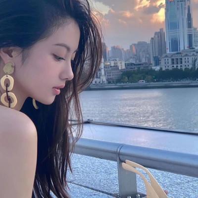 自由且高级的头像 高清一看就很自由的头像女