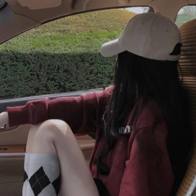 车内背影女生头像图片
