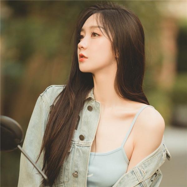 清纯机车摄影女生头像图片