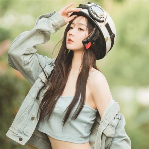 清纯机车摄影女生头像图片