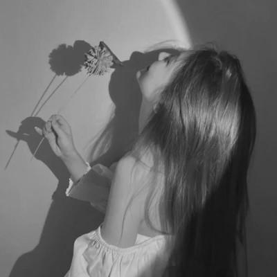 高级头像女氛围感黑白97张