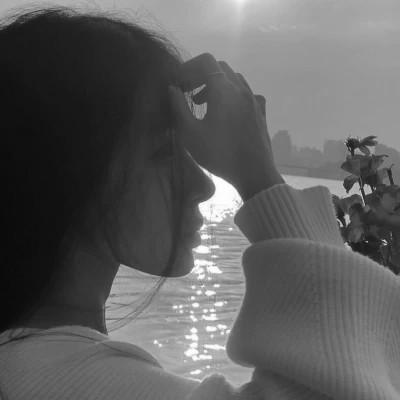 高级头像女氛围感黑白97张