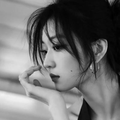 高级头像女氛围感黑白97张