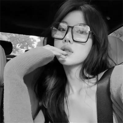 高级感满满的黑白风格女头56张