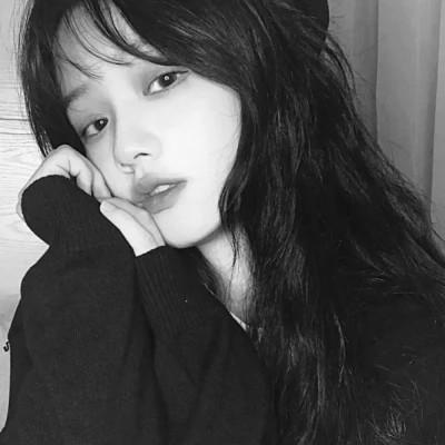 高级头像女氛围感黑白97张