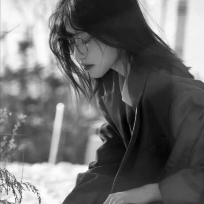高级头像女氛围感黑白97张