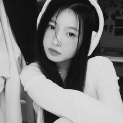 高级头像女氛围感黑白97张
