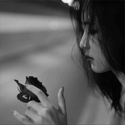 高级头像女氛围感黑白97张